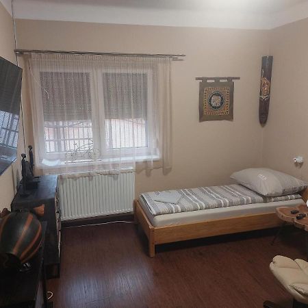 Feher Galamb Apartman Gyál Zewnętrze zdjęcie